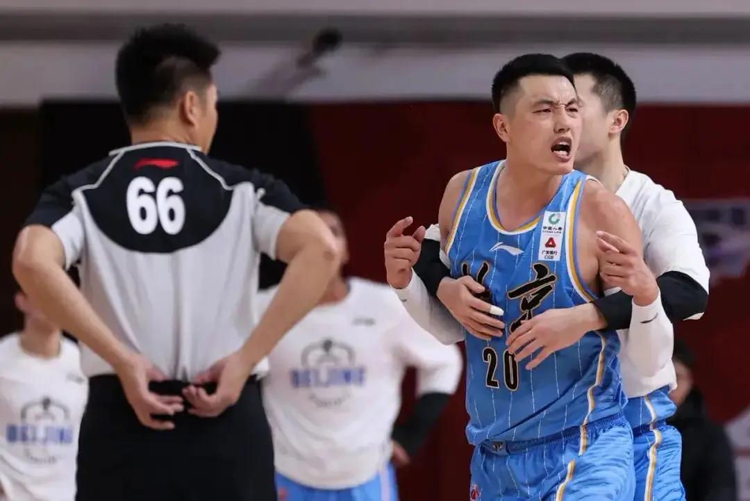 福建绿城队惜败北京首钢队，坚持领先不改的简单介绍