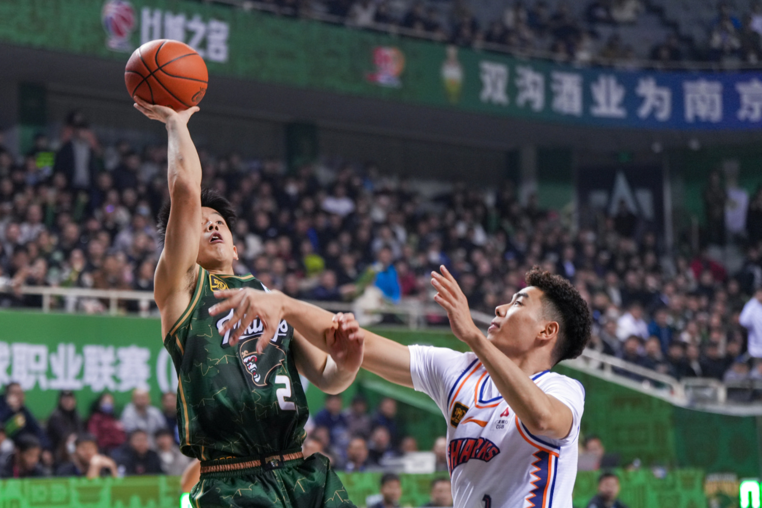 包含上海男篮飒爽英姿，赢得胜利信心满满的词条